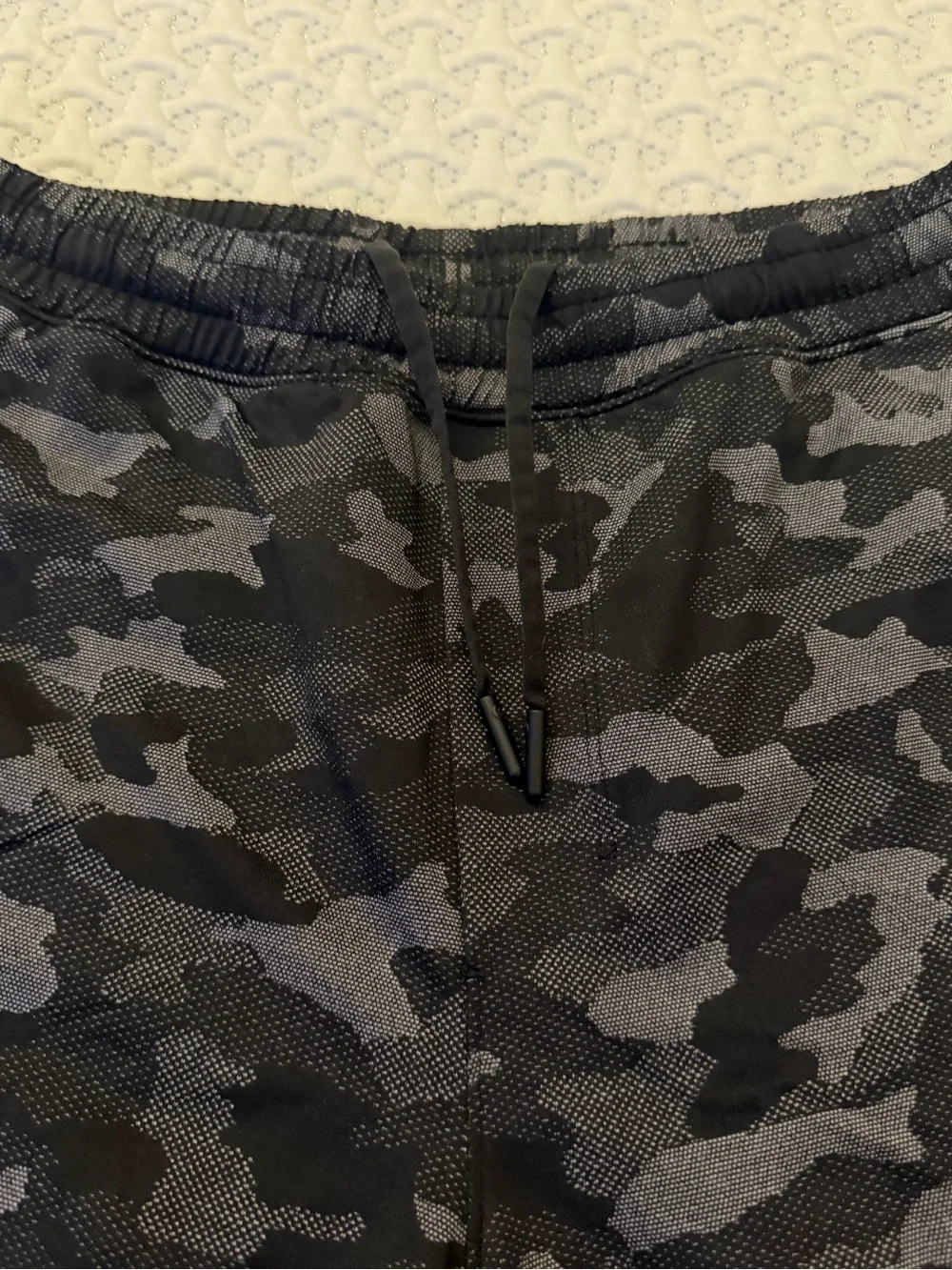 Men's L, Lululemon 5” Pacebreaker Linerless Black Camo Athletic Shorts
